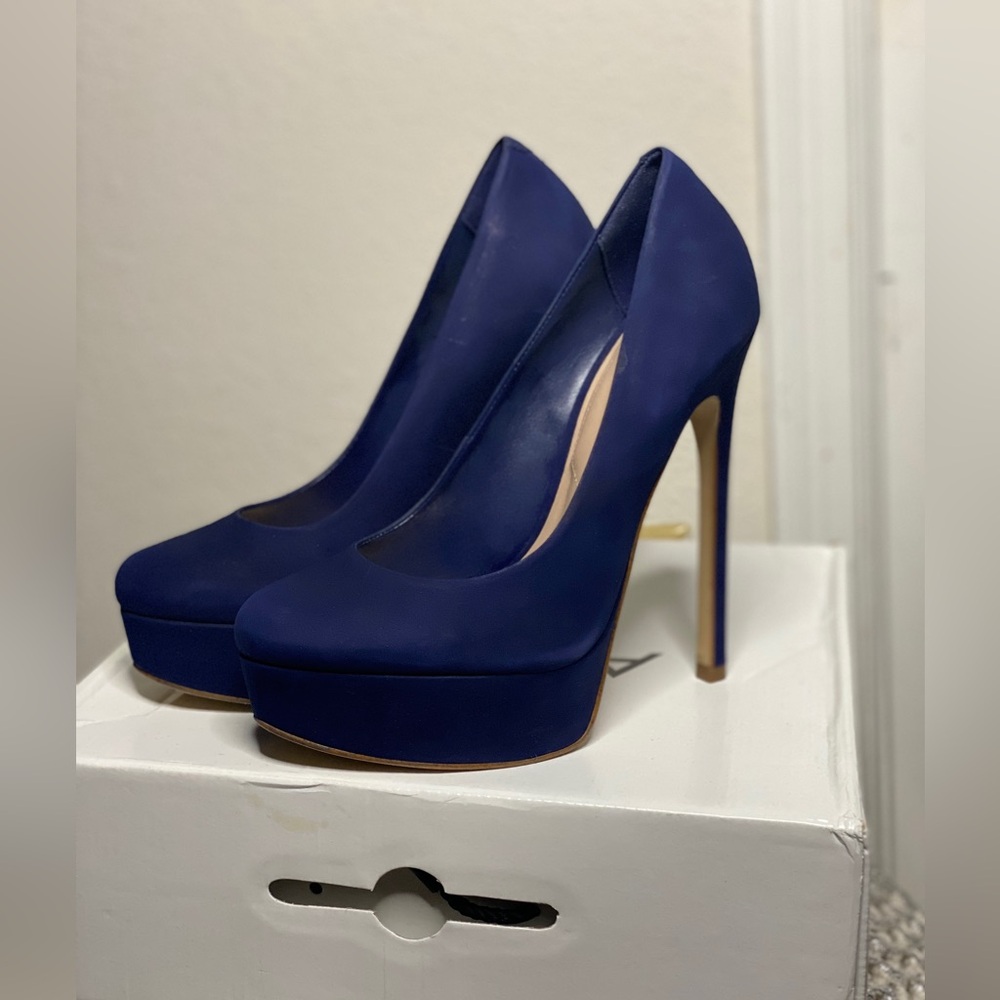 Aldo blue round toe heels